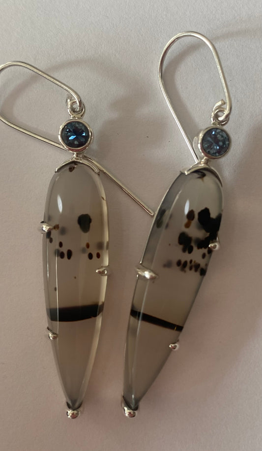 Clear Claw Elongated Oval Agate Sapphire Earrings